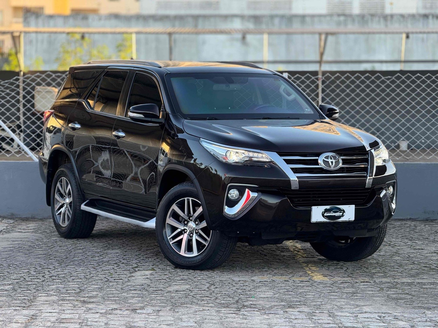 TOYOTA HILUX SW4 2.8 SRX 4X4 7 LUGARES 16V TURBO INTERCOOLER DIESEL 4P AUTOMÁTICO