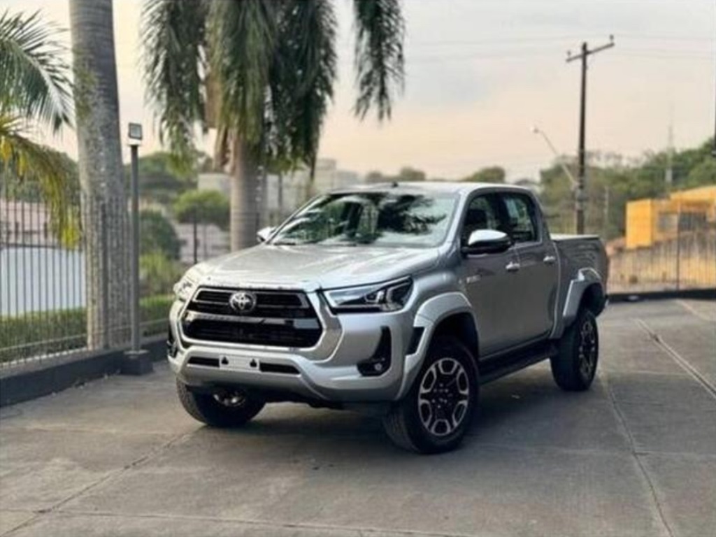 TOYOTA HILUX 2.8 D-4D TURBO DIESEL CD SRX PLUS 4X4 AUTOMÁTICO