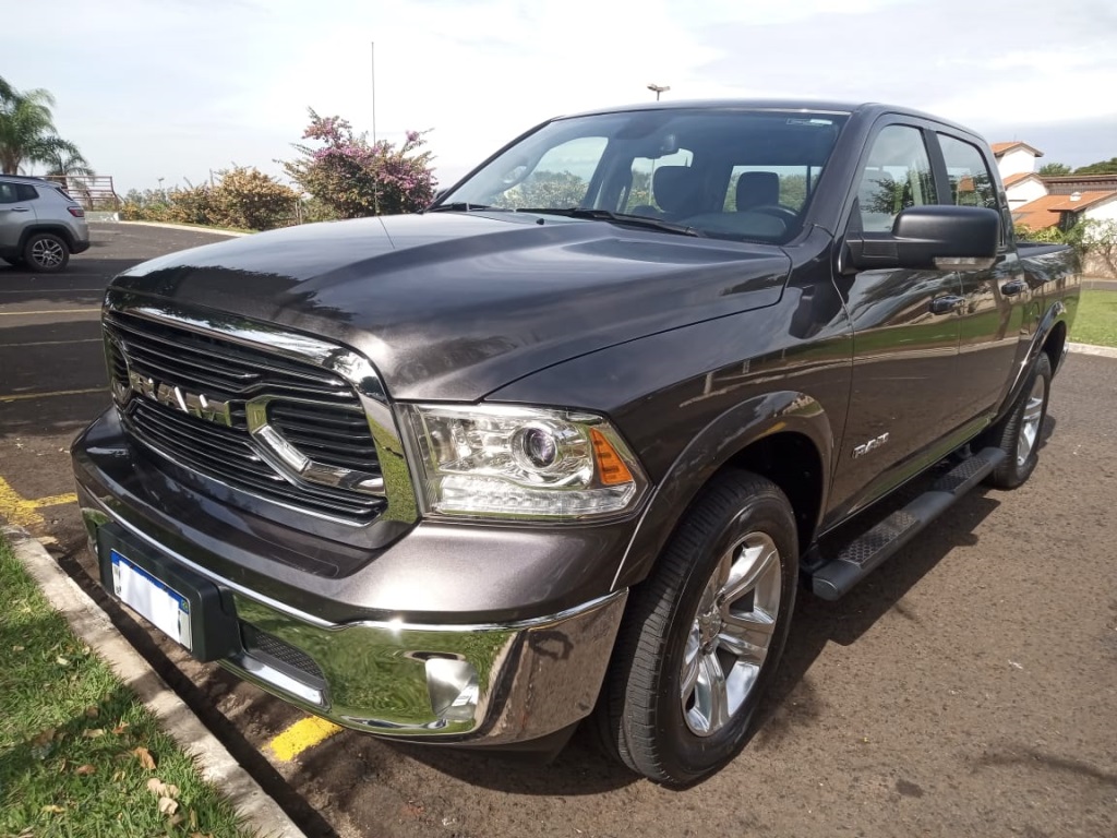 RAM CLASSIC 5.7 V8 GASOLINA LARAMIE CD 4X4 AUTOMÁTICO