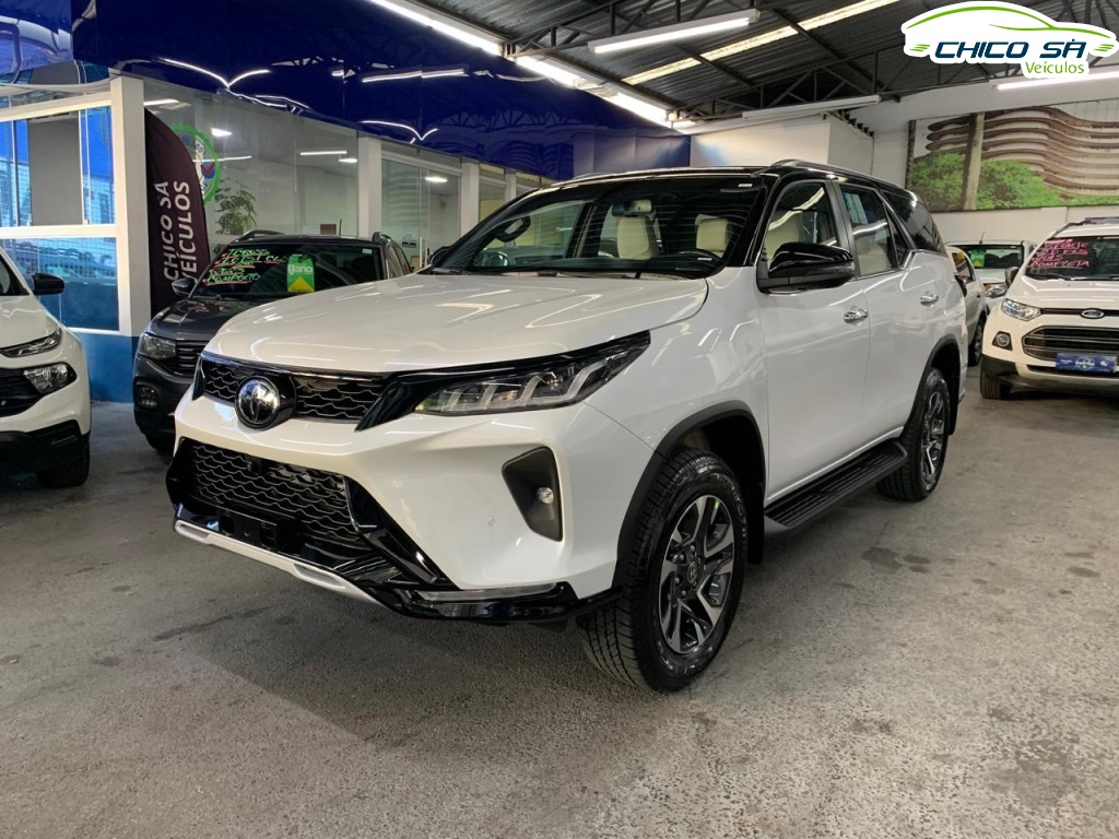 TOYOTA HILUX SW4 2.8 D-4D TURBO DIESEL DIAMOND 7L 4X4 AUTOMÁTICO