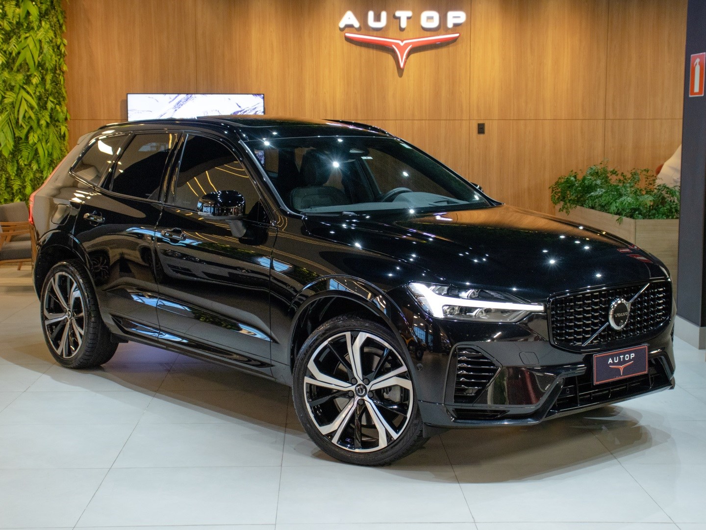 VOLVO XC60 2.0 T8 RECHARGE R-DESIGN AWD GEARTRONIC