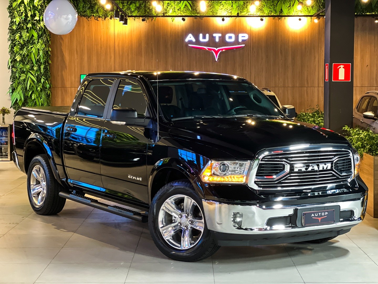 RAM CLASSIC 5.7 V8 GASOLINA LARAMIE CD 4X4 AUTOMÁTICO