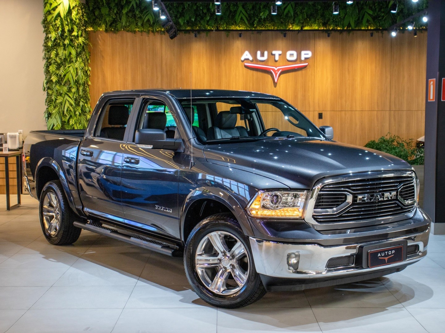 RAM CLASSIC 5.7 V8 GASOLINA LARAMIE CD 4X4 AUTOMÁTICO