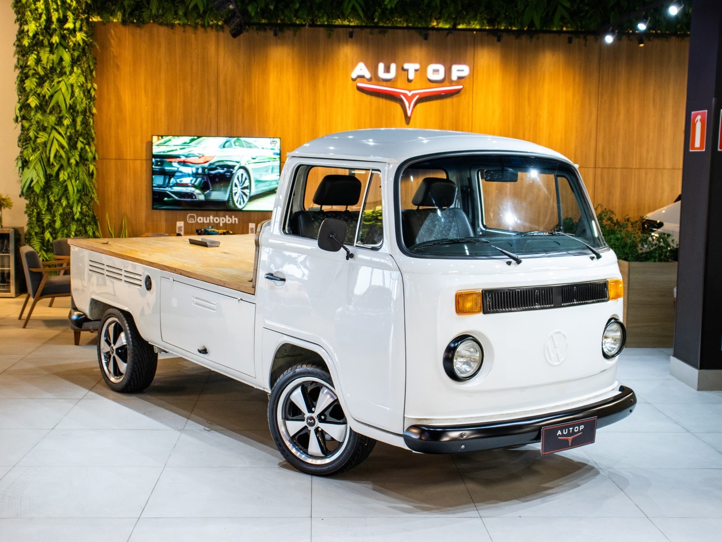 VOLKSWAGEN KOMBI 1.6 MI PICK-UP CS 8V GASOLINA 2P MANUAL
