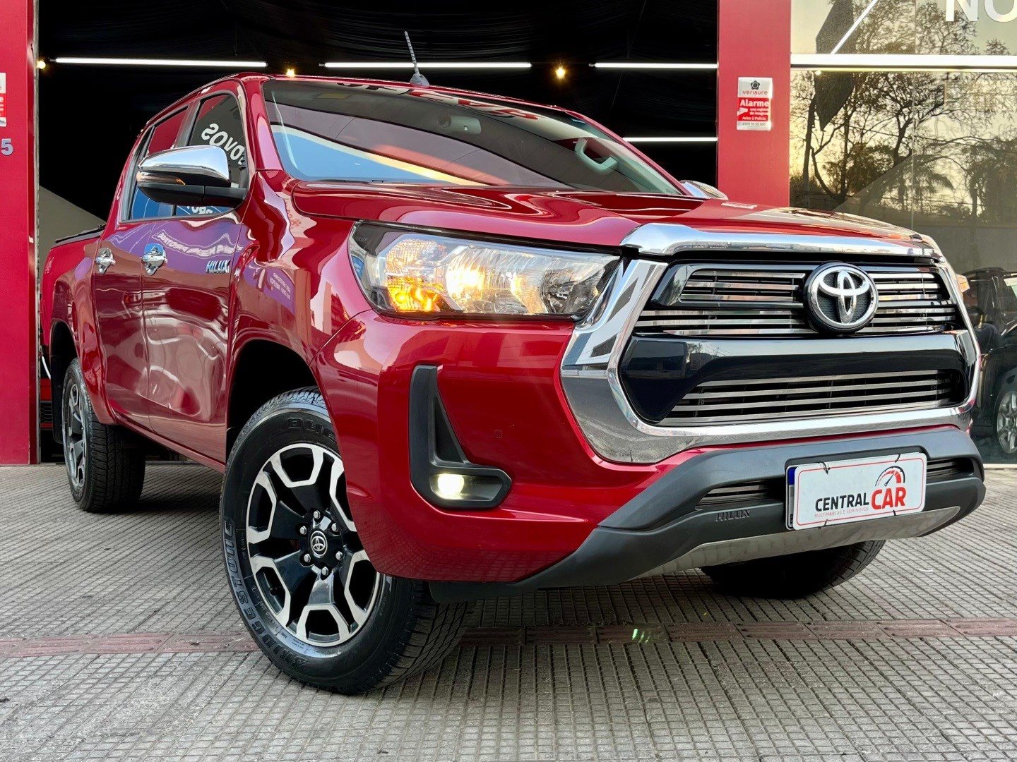 TOYOTA HILUX 2.8 D-4D TURBO DIESEL CD SRV 4X4 AUTOMÁTICO