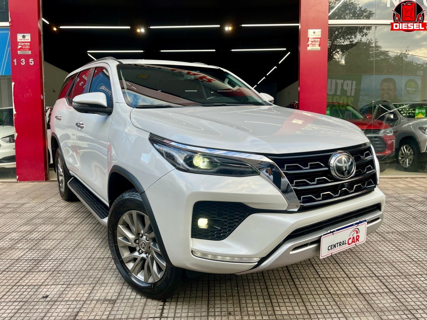 TOYOTA HILUX SW4 2.8 D-4D TURBO DIESEL SRX 4X4 AUTOMÁTICO