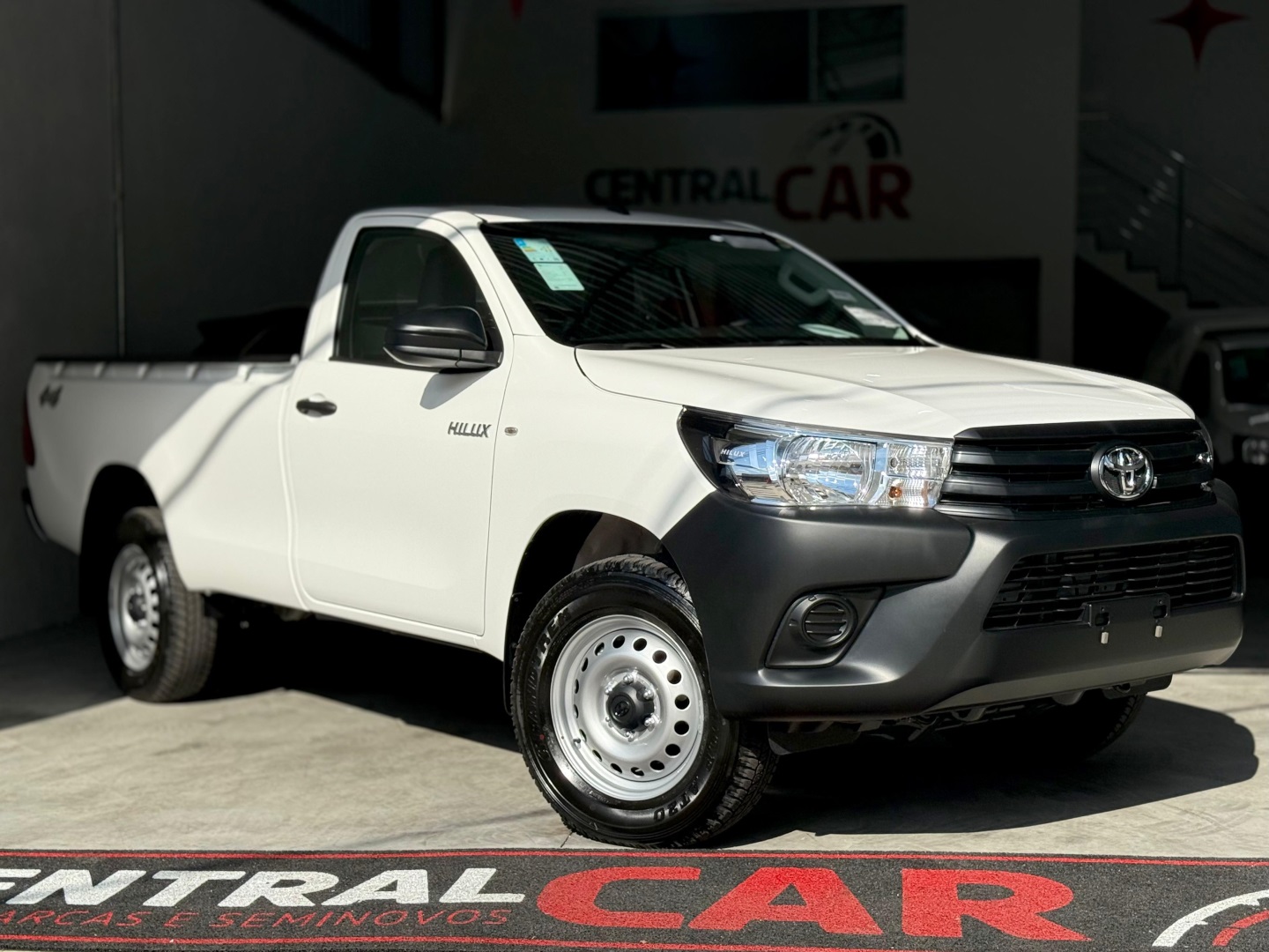 TOYOTA HILUX 2.8 D-4D TURBO DIESEL CS 4X4 MANUAL