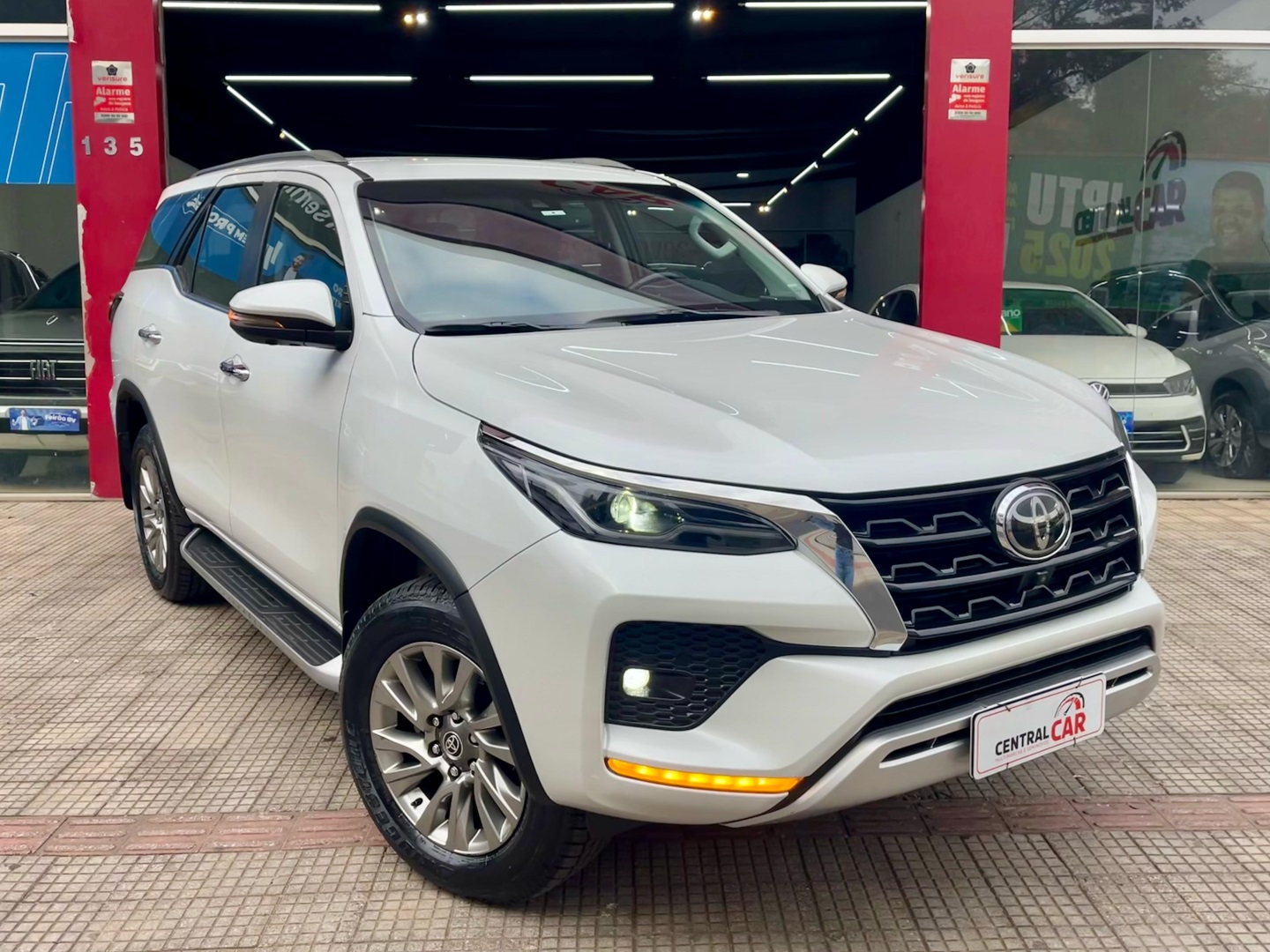 TOYOTA HILUX SW4 2.8 D-4D TURBO DIESEL SRX 7L 4X4 AUTOMÁTICO
