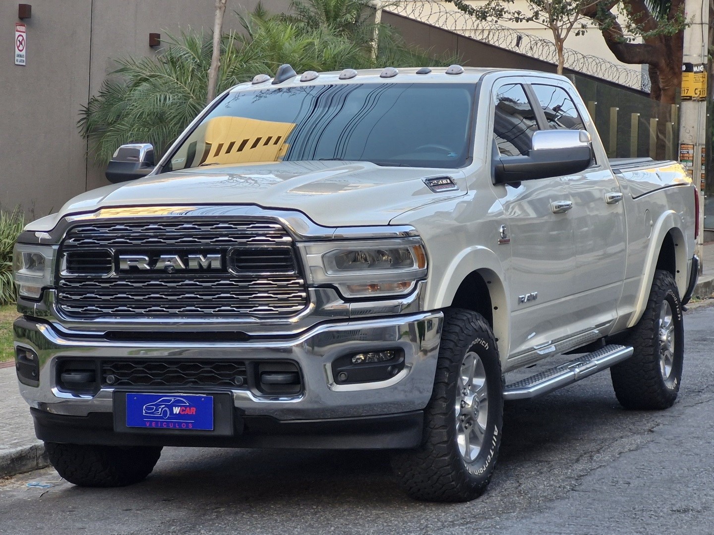RAM 2500 6.7 I6 TURBO DIESEL LARAMIE CD 4X4 AUTOMÁTICO