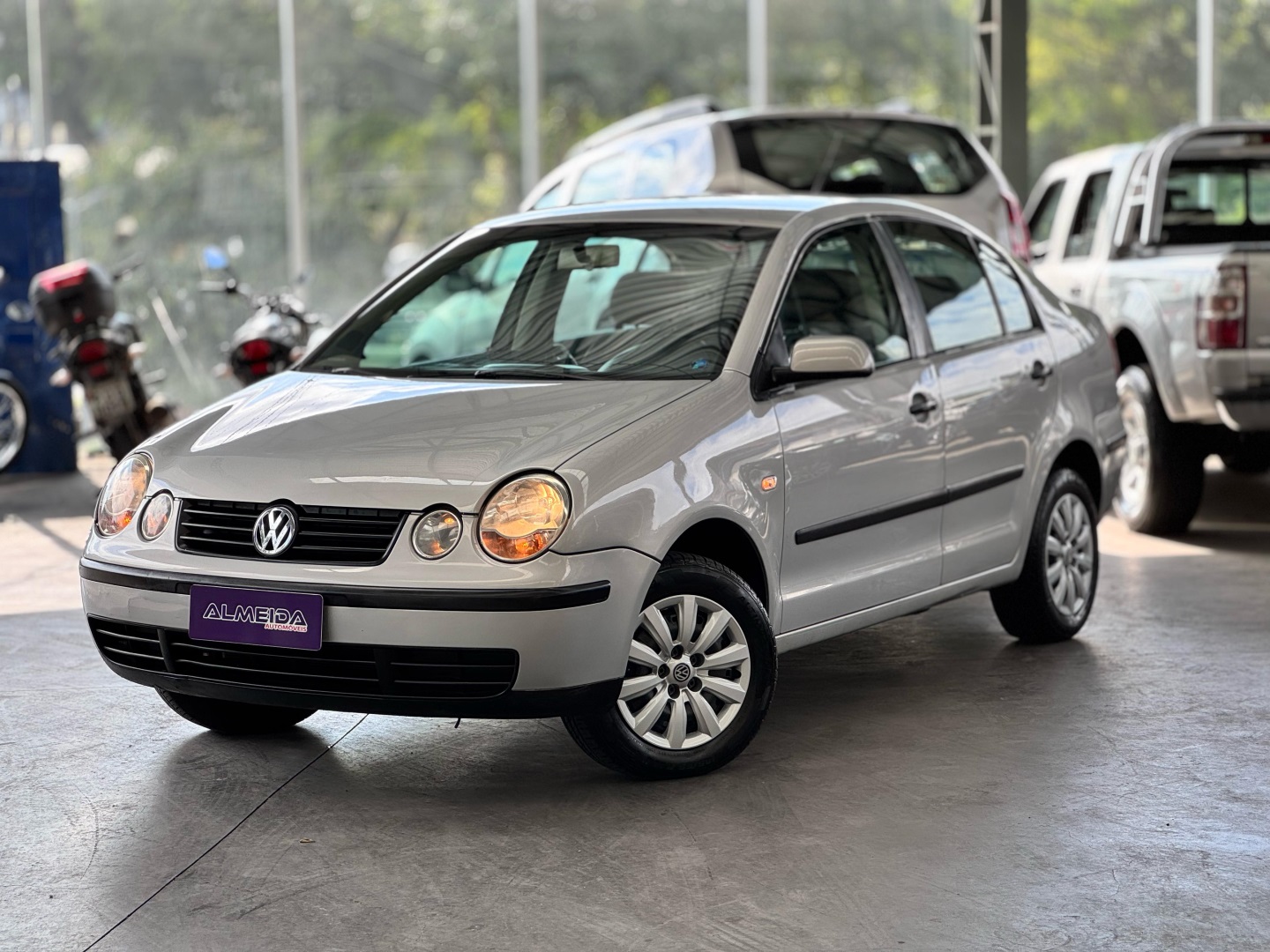 VOLKSWAGEN POLO SEDAN 1.6 8V GASOLINA 4P MANUAL