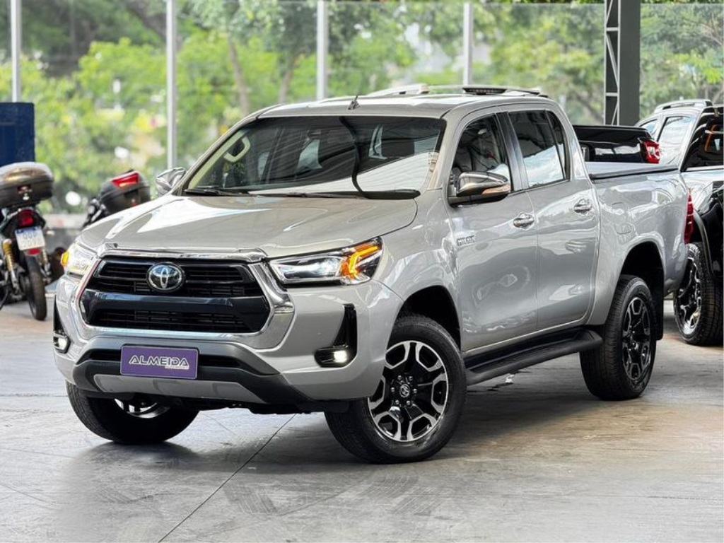 TOYOTA HILUX 2.8 D-4D TURBO DIESEL CD SRX 4X4 AUTOMÁTICO
