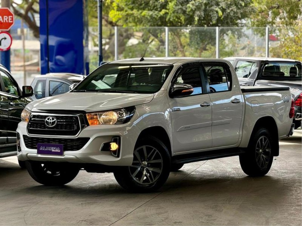 TOYOTA HILUX 2.8 SRV 4X4 CD 16V DIESEL 4P AUTOMÁTICO