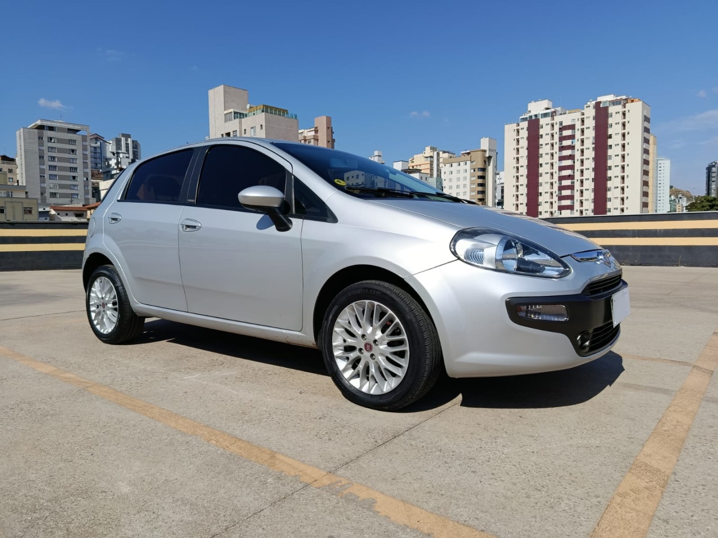 FIAT PUNTO 1.6 ESSENCE 16V FLEX 4P MANUAL