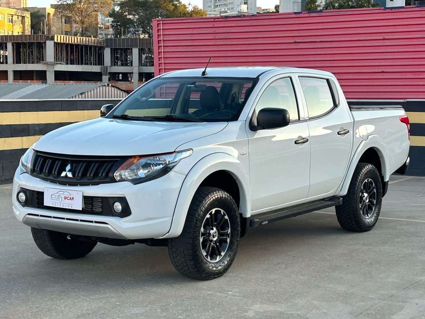 MITSUBISHI L200 TRITON 2.4 SPORT GL 4X4 MT 4P AR DH 4X4