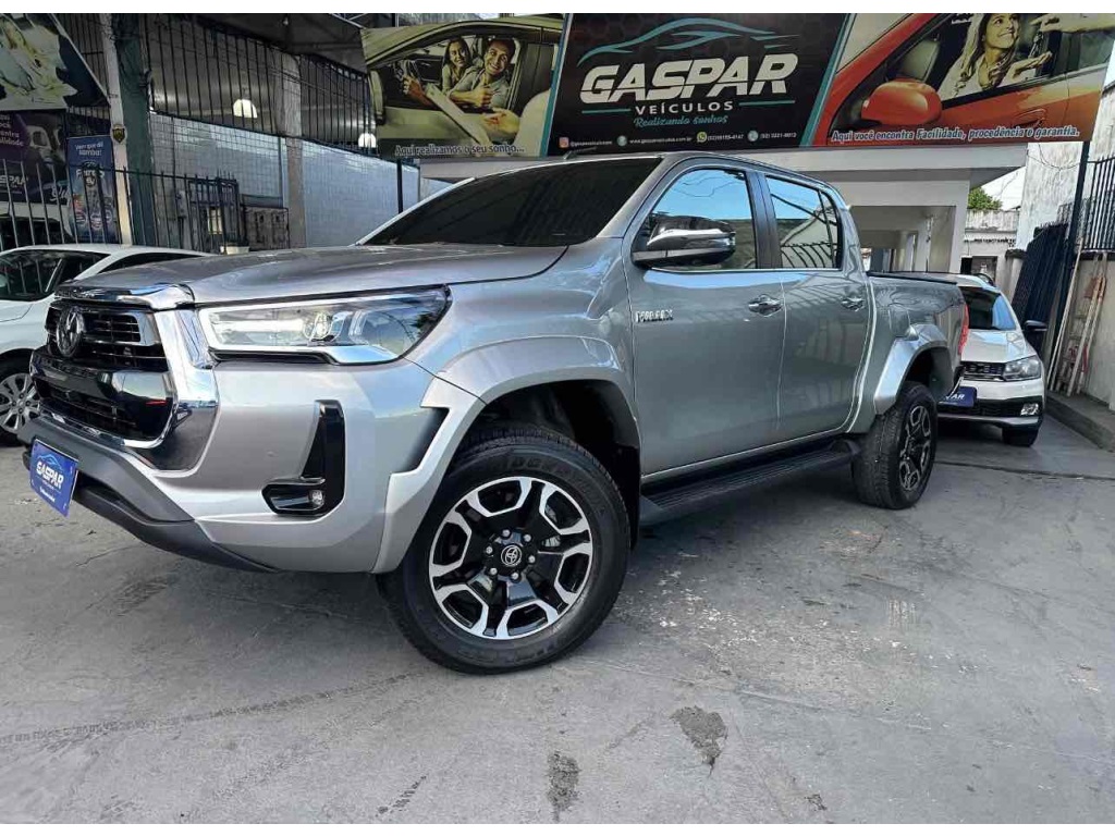 TOYOTA HILUX 2.8 D-4D TURBO DIESEL CD SRX 4X4 AUTOMÁTICO