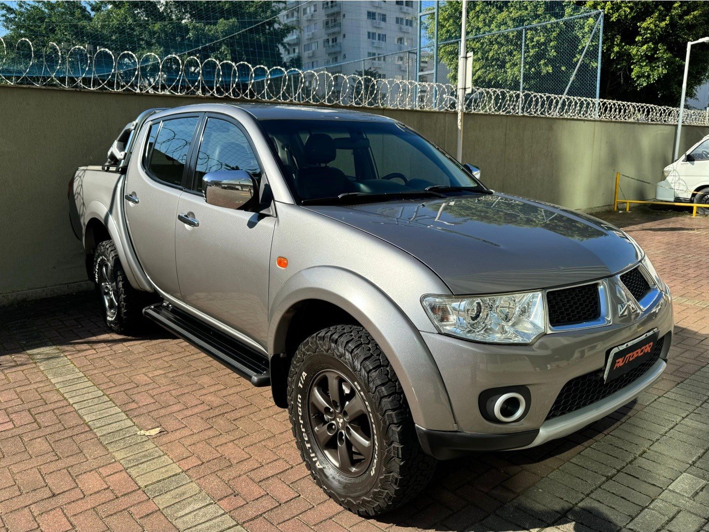 MITSUBISHI L200 TRITON