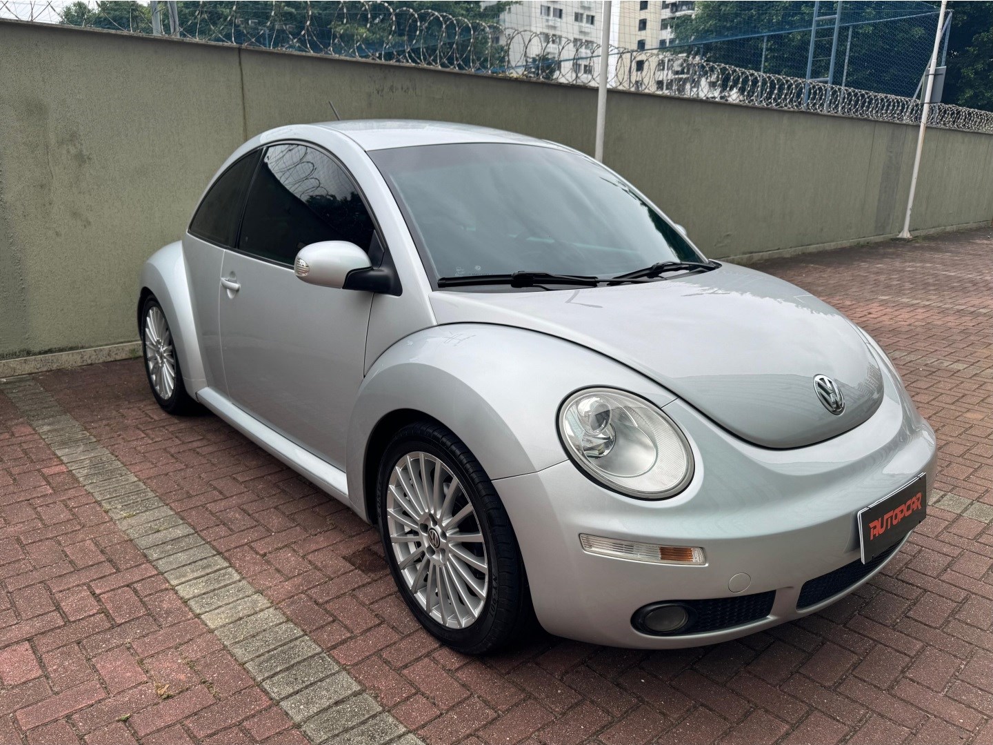 VOLKSWAGEN NEW BEETLE