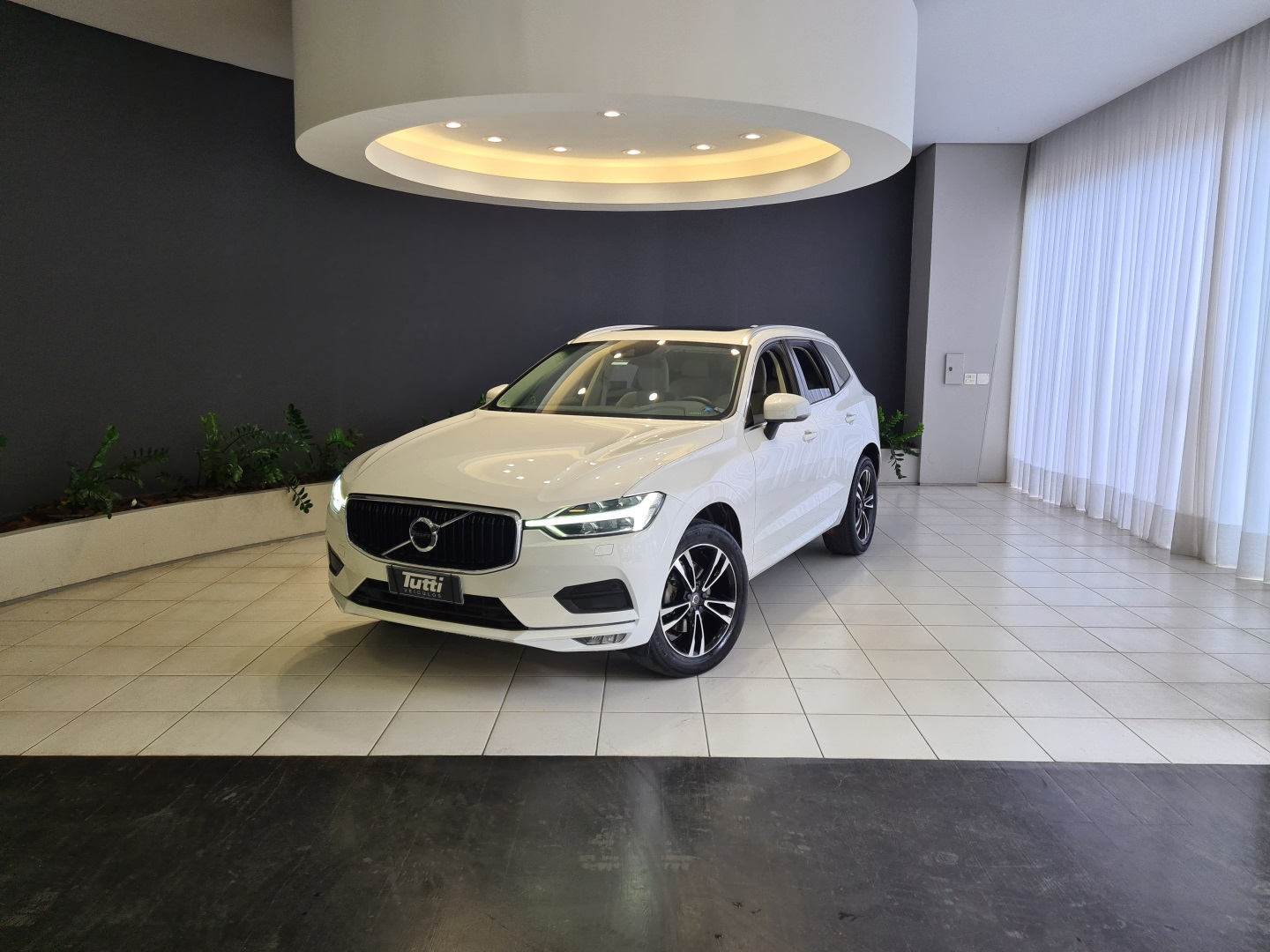 VOLVO XC60 2.0 T5 GASOLINA MOMENTUM AWD GEARTRONIC