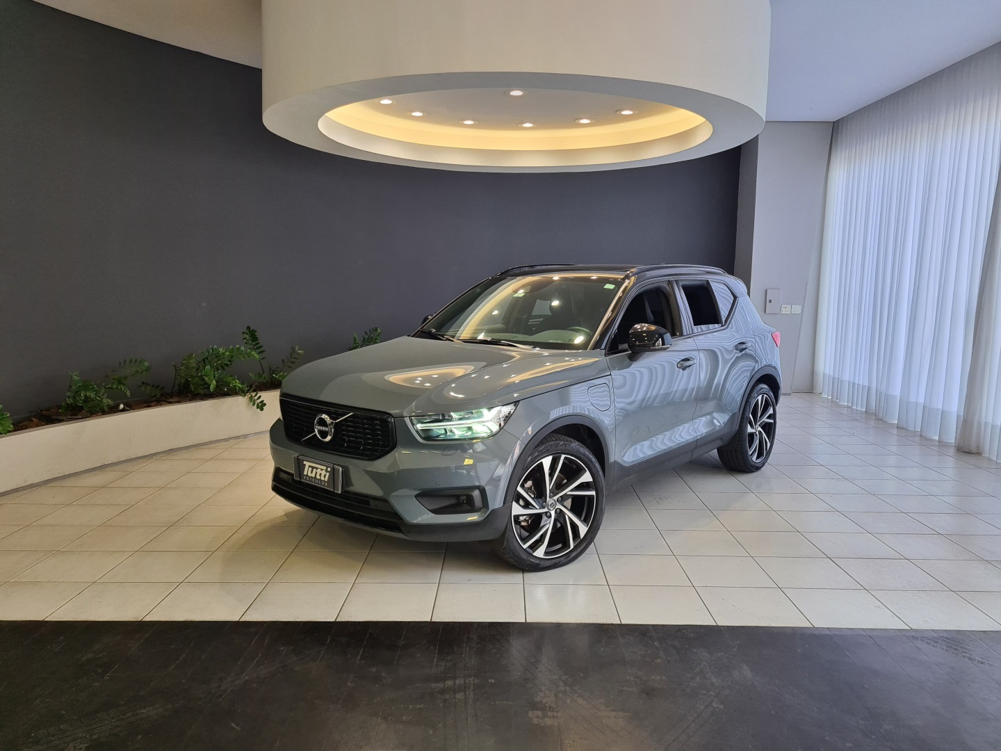 VOLVO XC40 1.5 T5 RECHARGE R-DESIGN GEARTRONIC