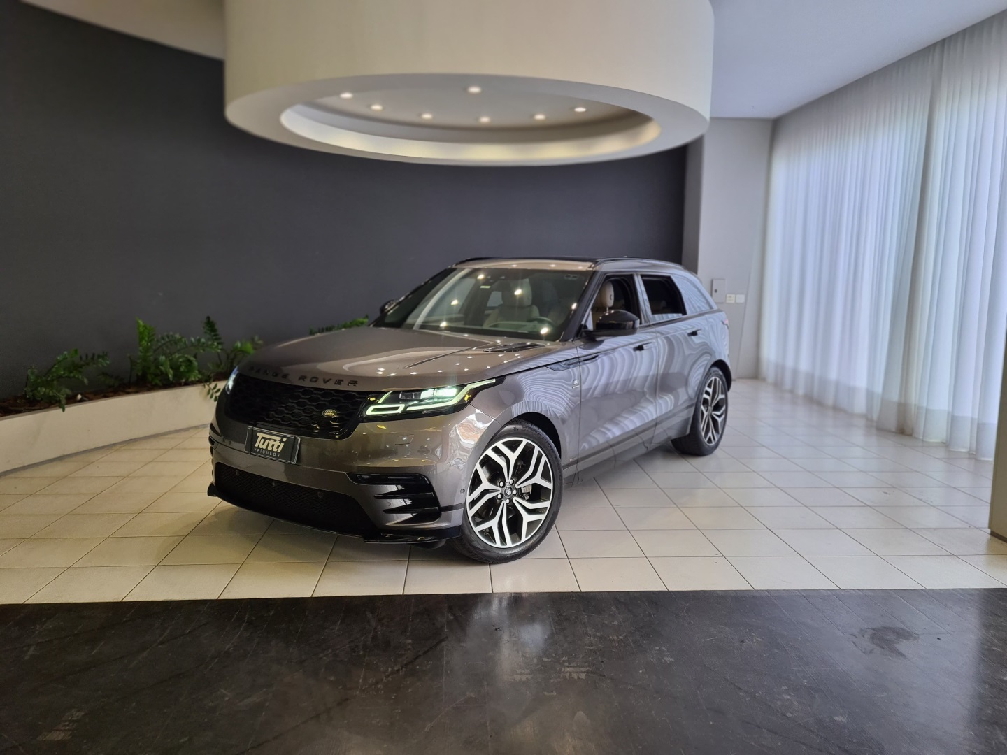 LAND ROVER RANGE ROVER VELAR 2.0 P300 GASOLINA R-DYNAMIC SE AUTOMÁTICO