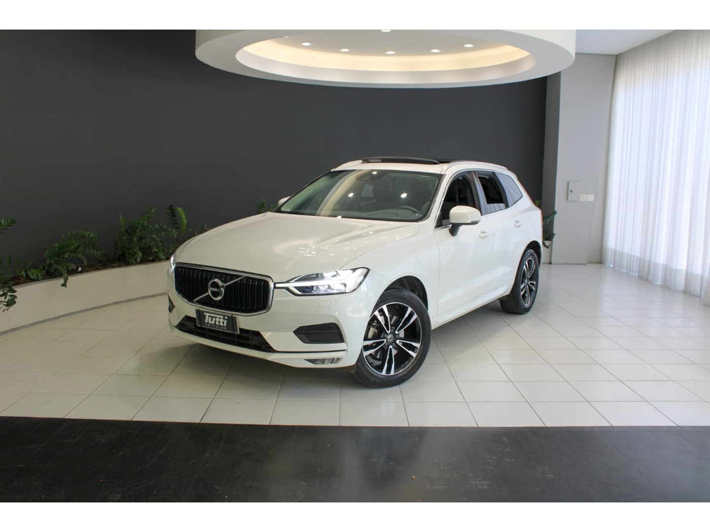 VOLVO XC60 2.0 T5 GASOLINA MOMENTUM AWD GEARTRONIC