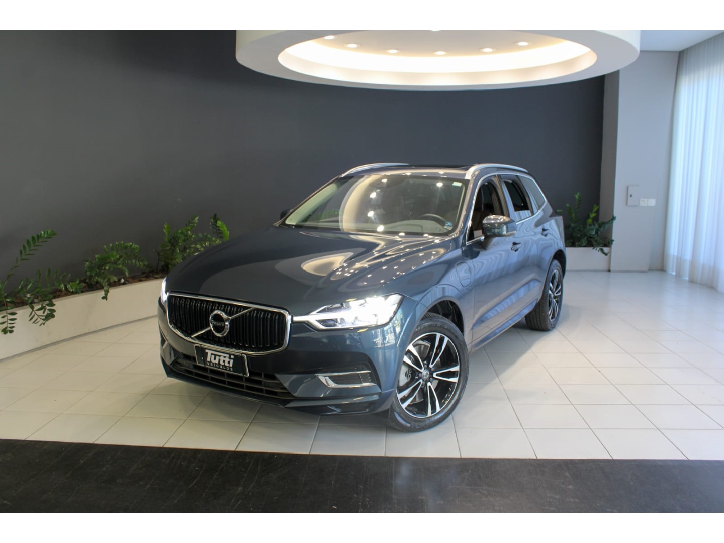 VOLVO XC60 2.0 T8 HYBRID MOMENTUM AWD GEARTRONIC
