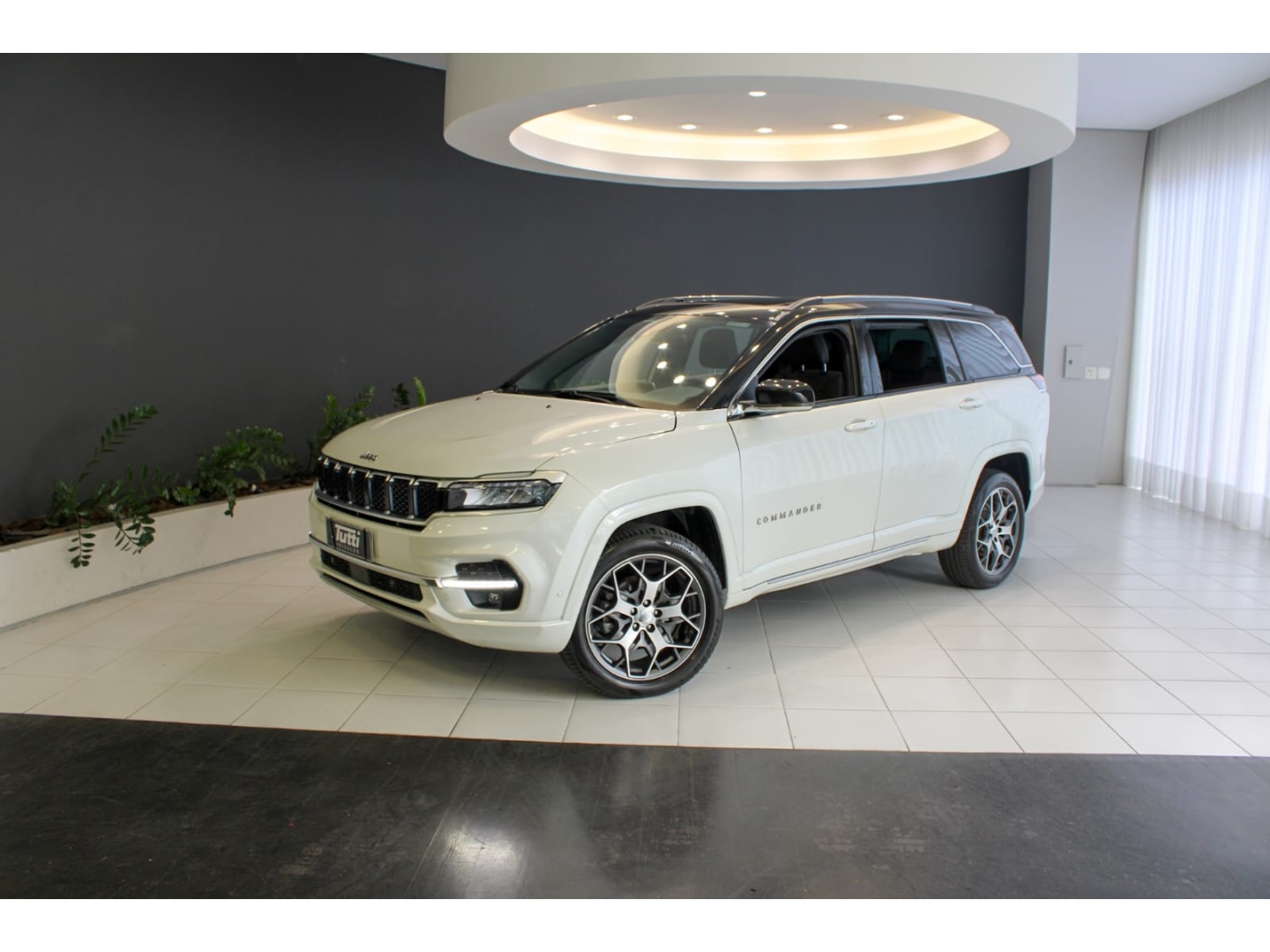 JEEP COMMANDER 2.0 TD380 TURBO DIESEL OVERLAND AT9