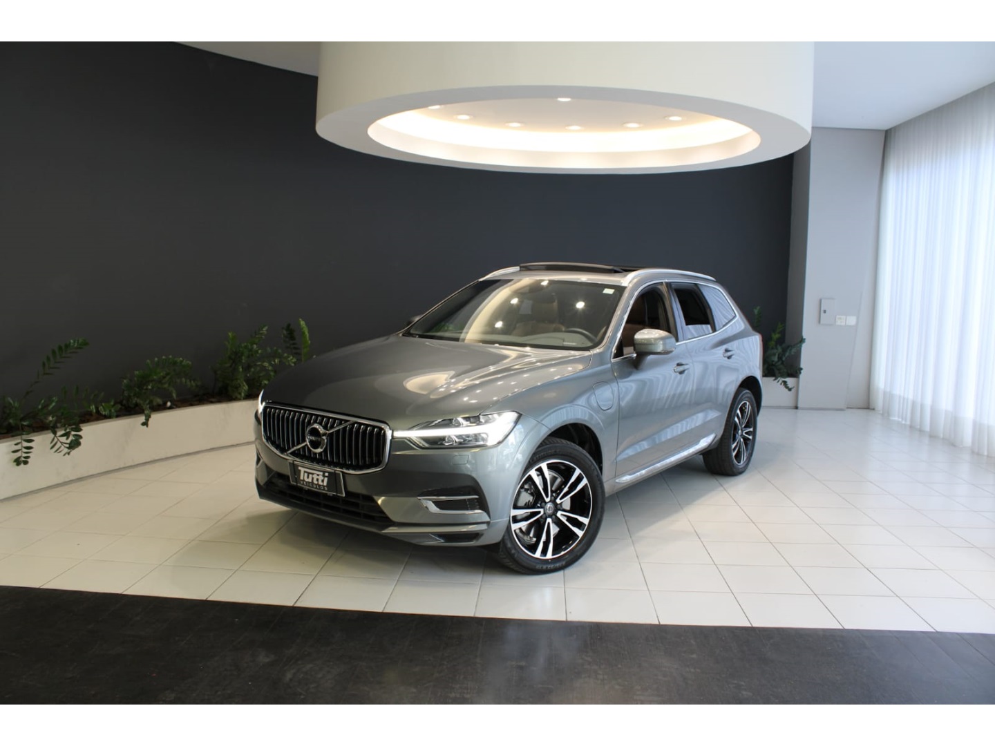 VOLVO XC60 2.0 T8 HYBRID MOMENTUM AWD GEARTRONIC