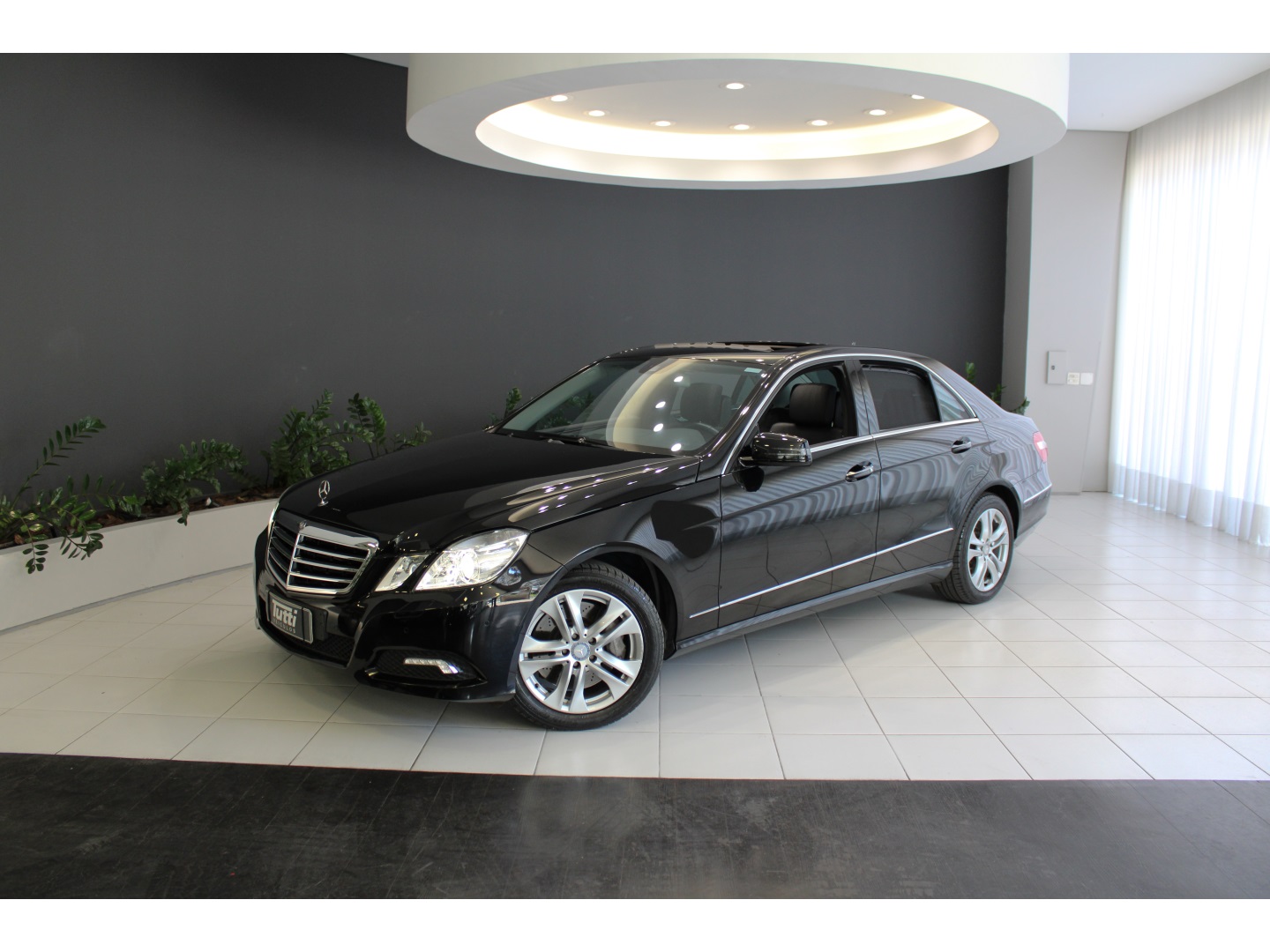 MERCEDES-BENZ E 500 5.5 AVANTGARDE EXECUTIVE V8 GASOLINA 4P AUTOMÁTICO
