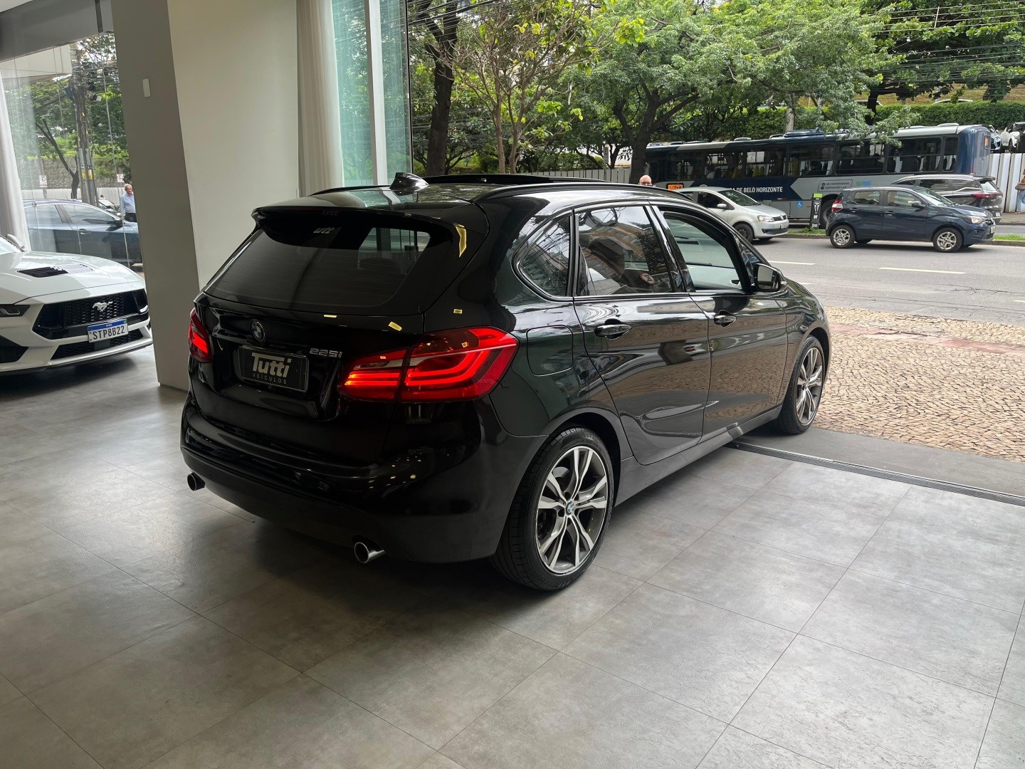 BMW 225i 2016