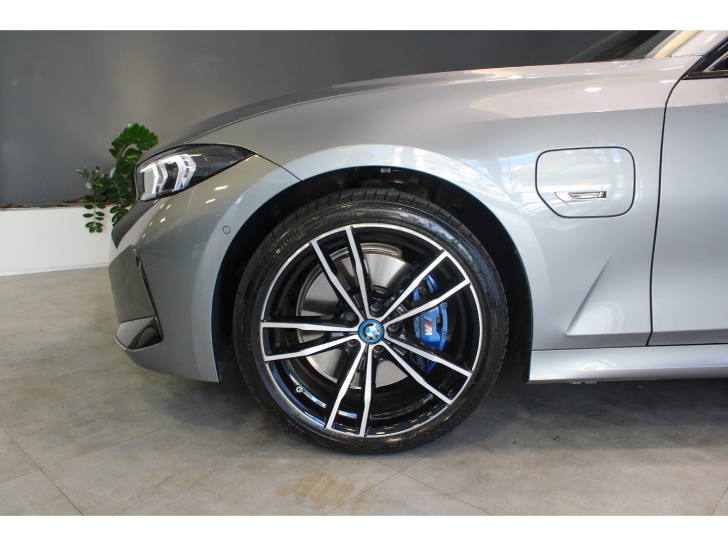 BMW 330e 2023