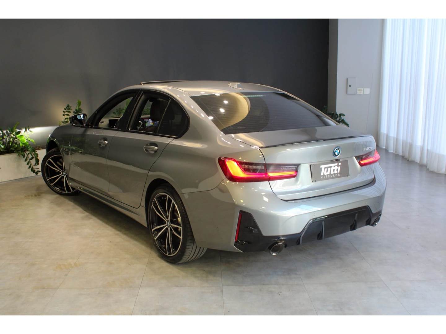 BMW 330e 2023