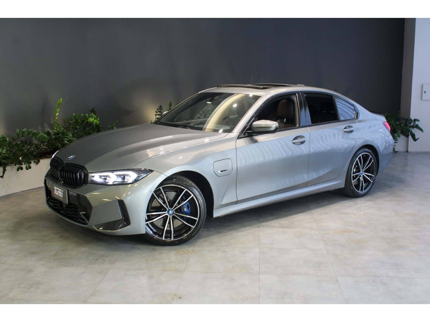 BMW 330e 2023