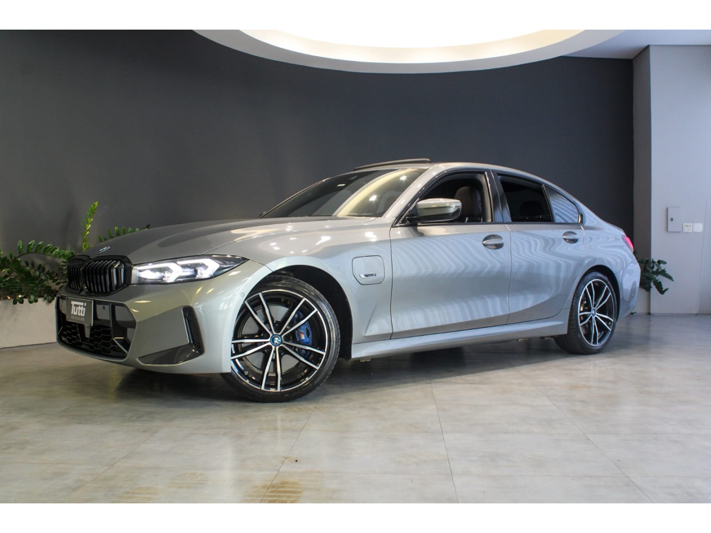 BMW 330e 2023