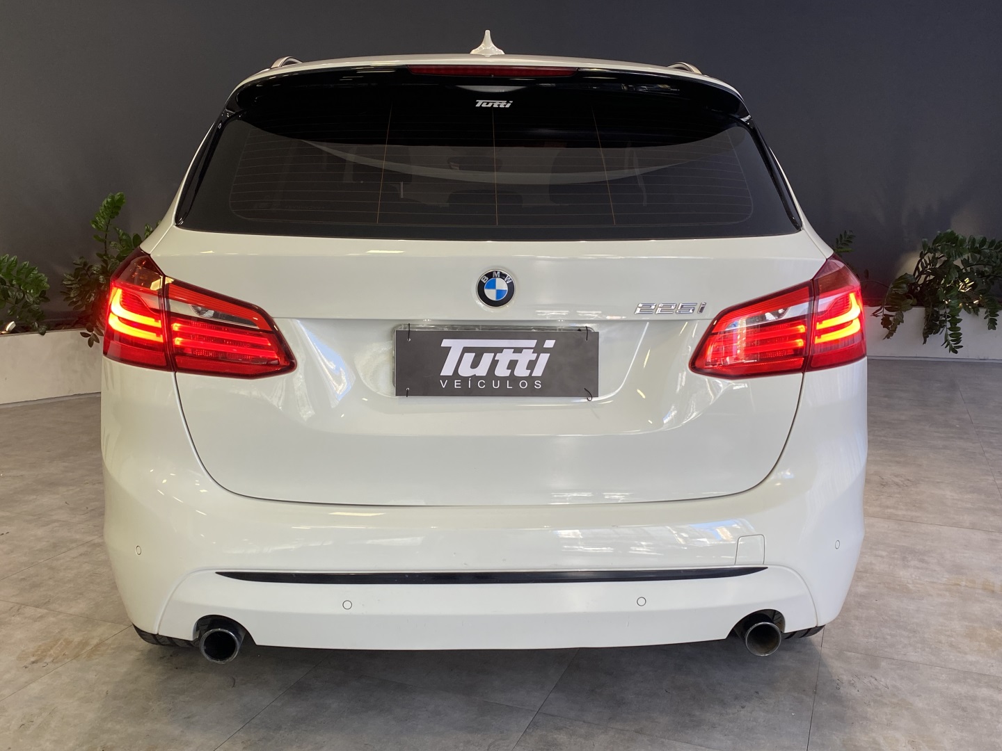 BMW 225i 2016