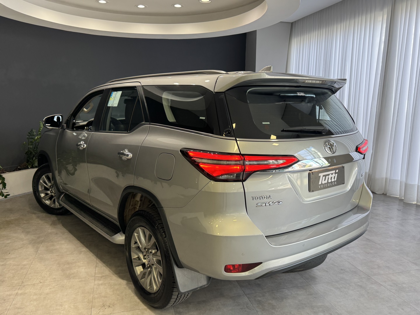 Toyota HILUX SW4 2023