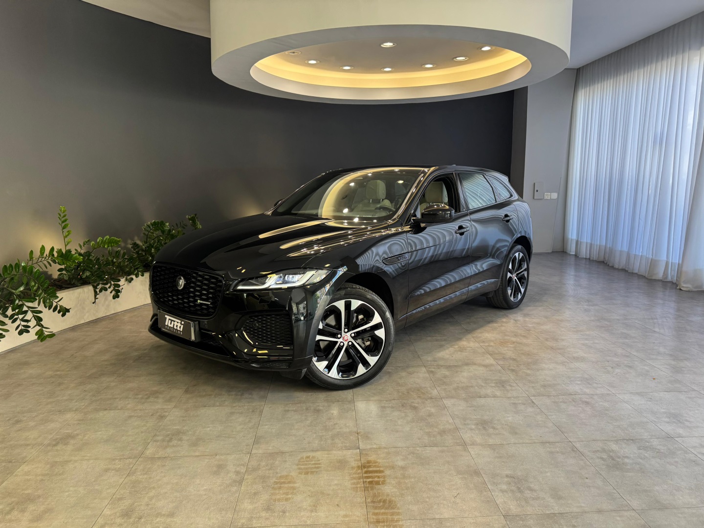 Jaguar F-PACE 2023
