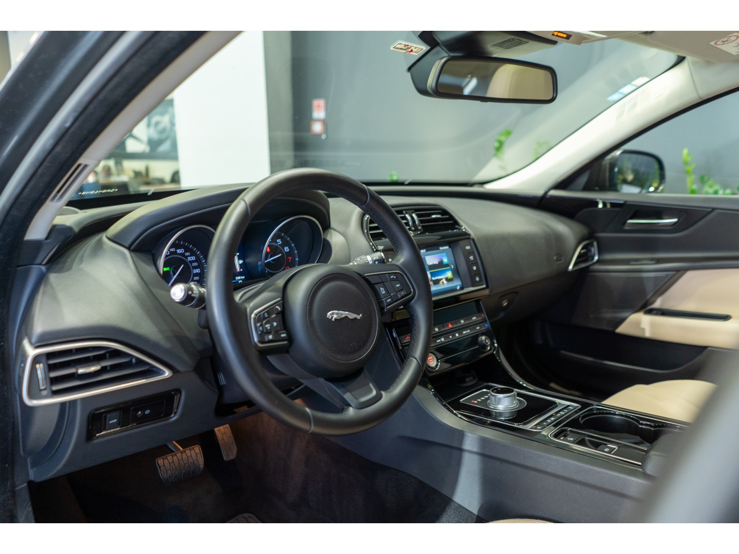 Jaguar XE 2016