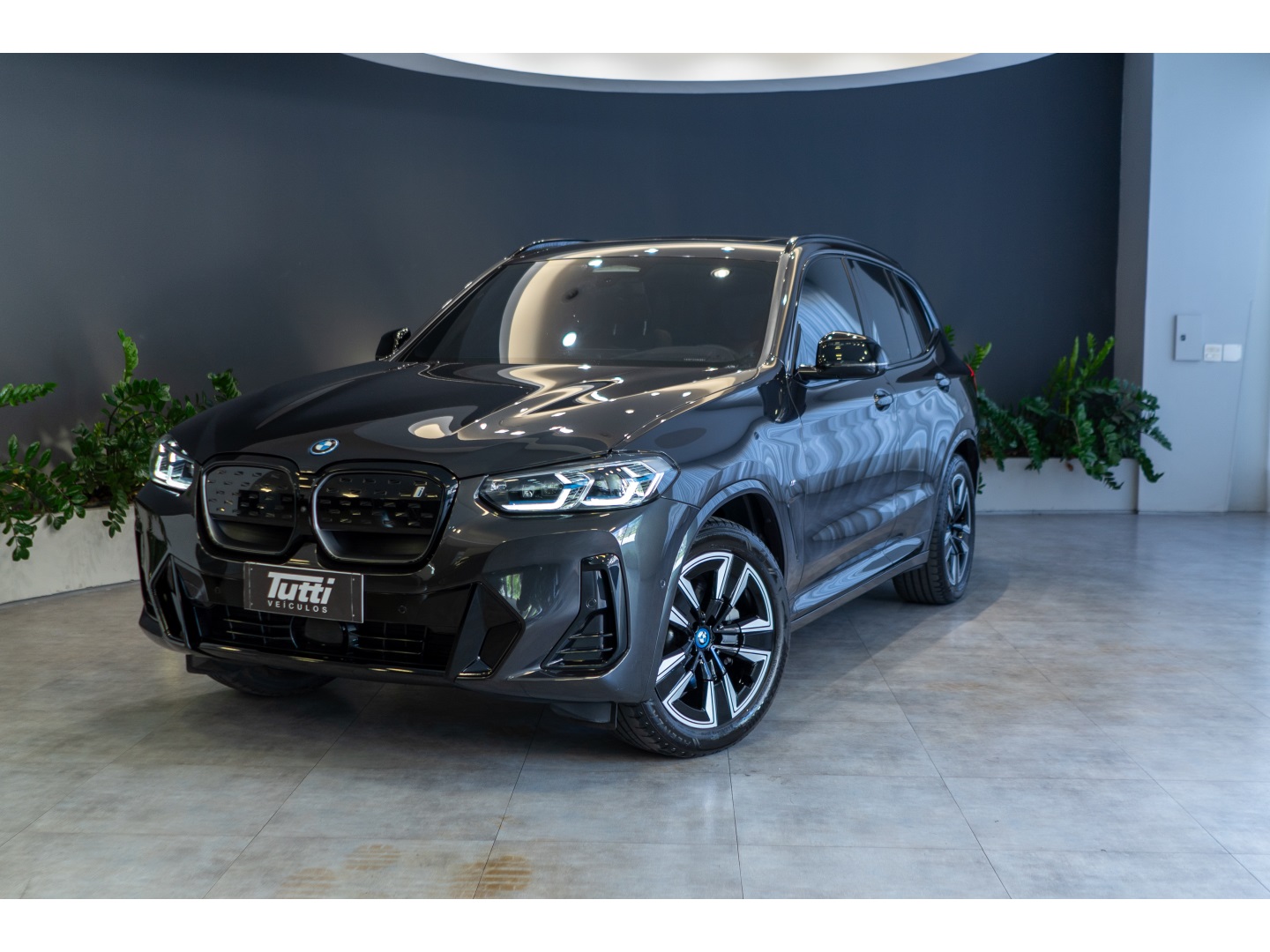 BMW iX3 2025