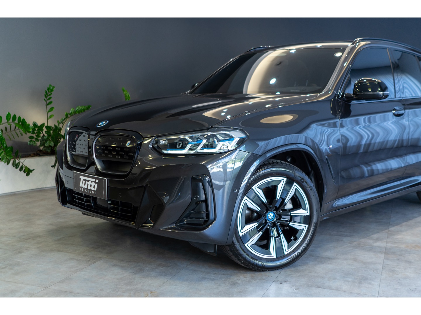 BMW iX3 2025