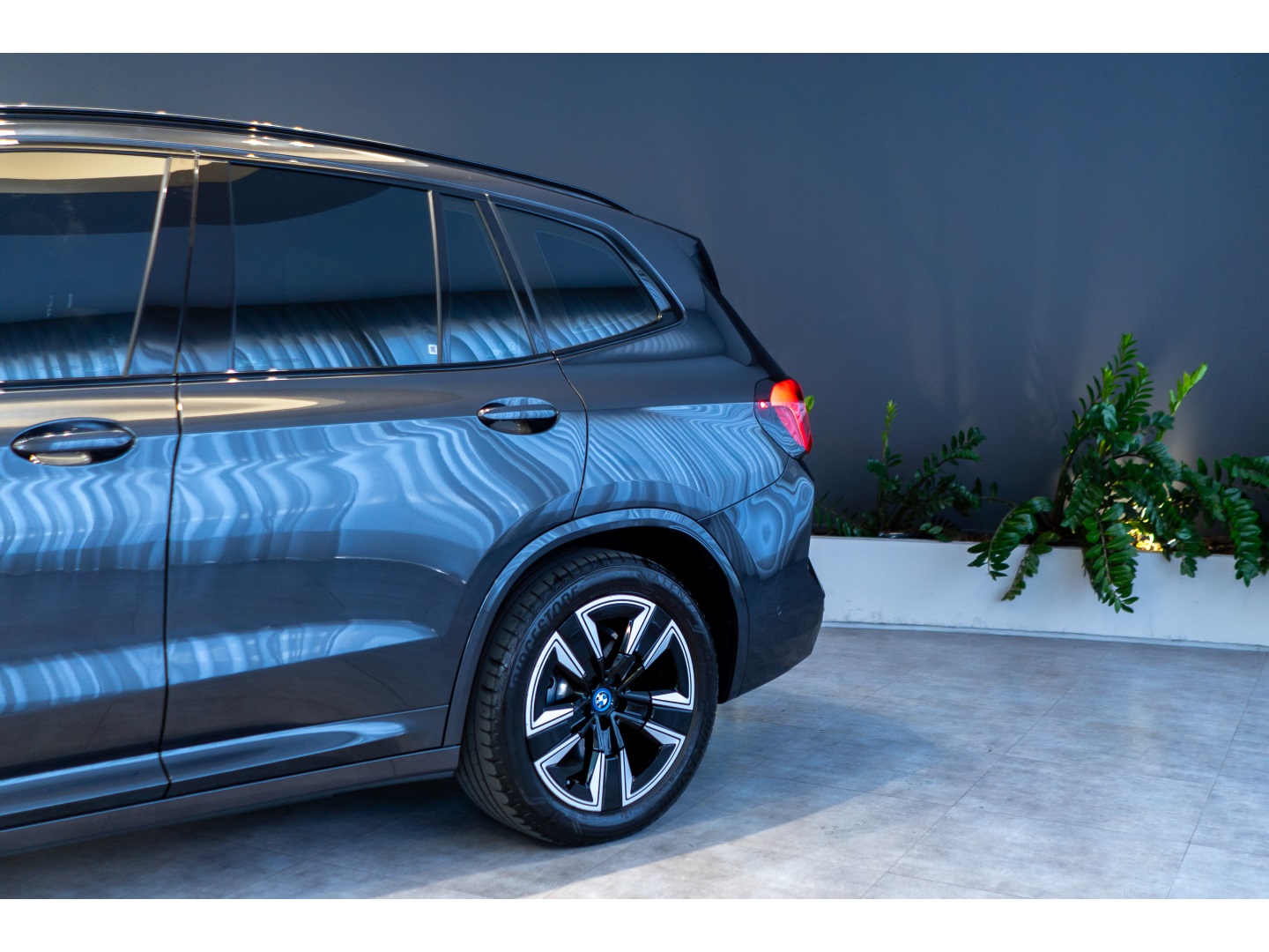 BMW iX3 2025