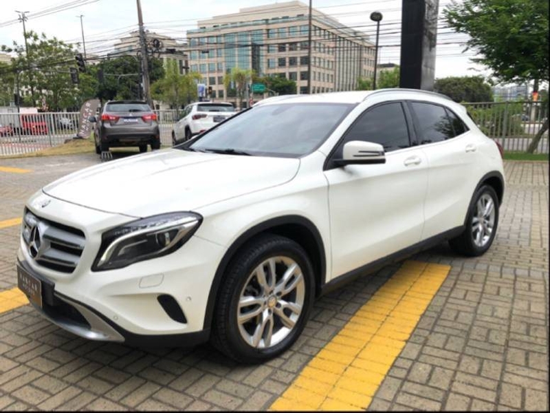 MERCEDES-BENZ GLA 200