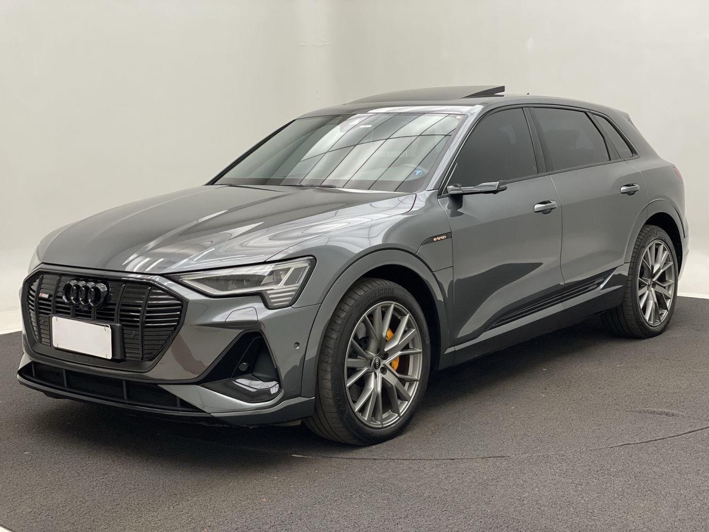 AUDI E-TRON ELÉTRICO PERFORMANCE BLACK QUATTRO