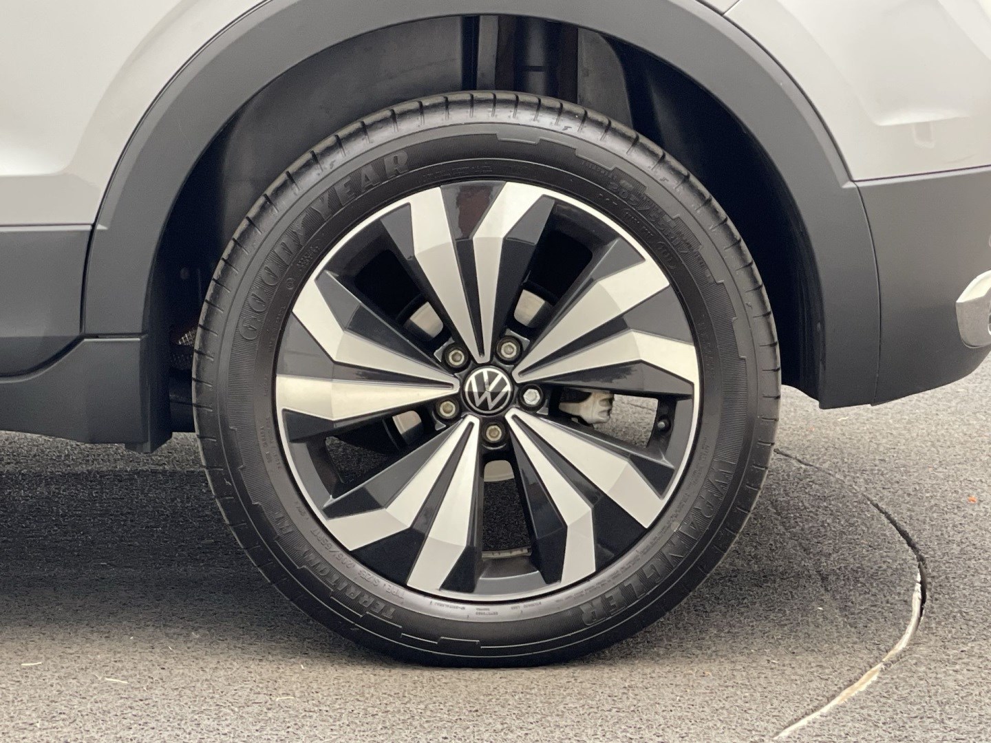 VOLKSWAGEN T-CROSS 1.0 200 TSI TOTAL FLEX AUTOMÁTICO