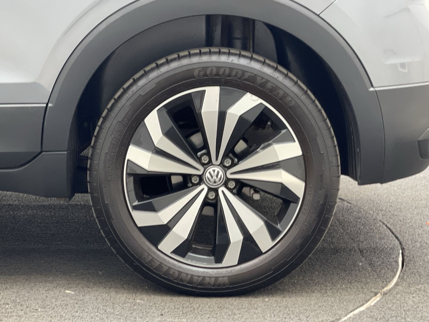 VOLKSWAGEN T-CROSS 1.0 200 TSI TOTAL FLEX AUTOMÁTICO