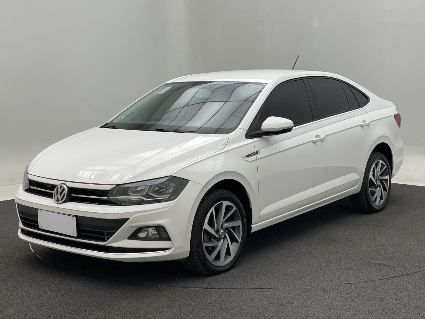VOLKSWAGEN VIRTUS 1.0 200 TSI HIGHLINE AUTOMÁTICO