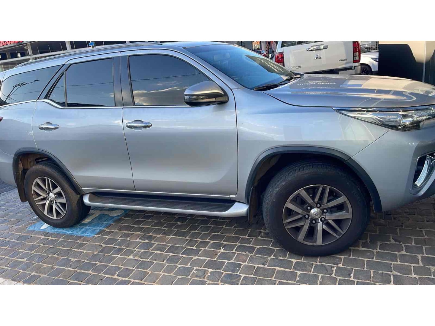 TOYOTA HILUX SW4 2.8 SR 4X4 16V TURBO INTERCOOLER DIESEL 4P AUTOMÁTICO