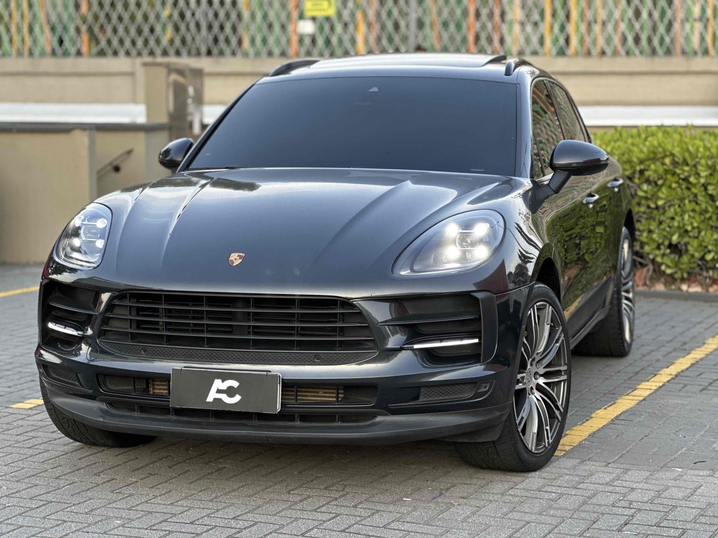 PORSCHE MACAN