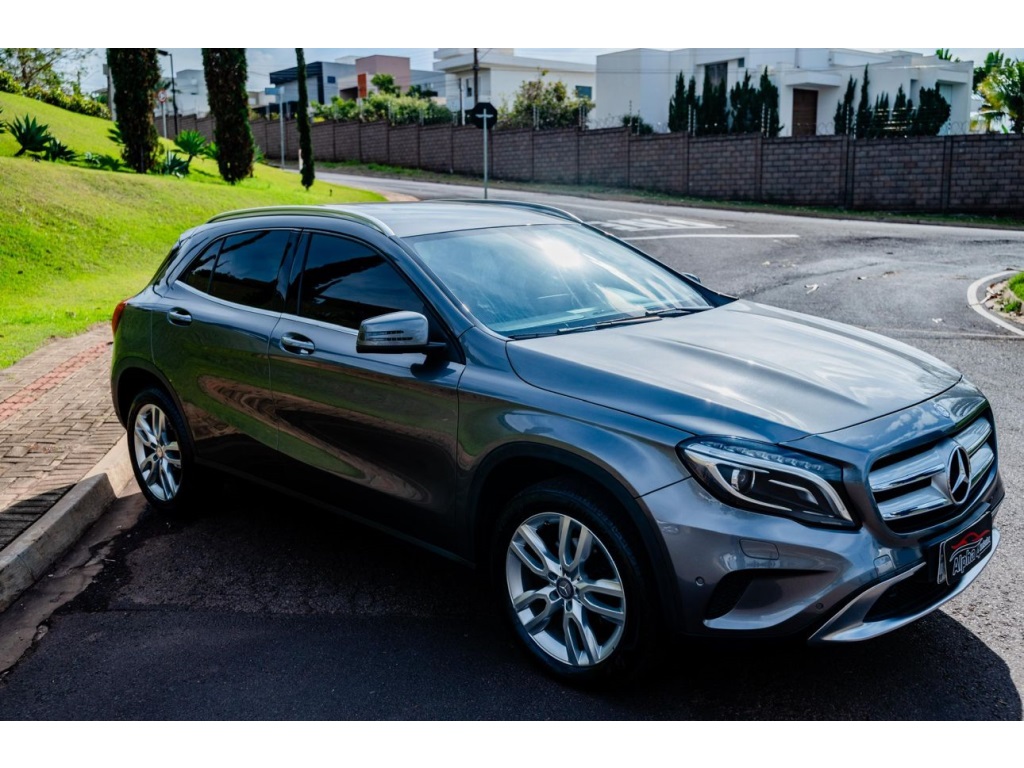 MERCEDES-BENZ GLA 200