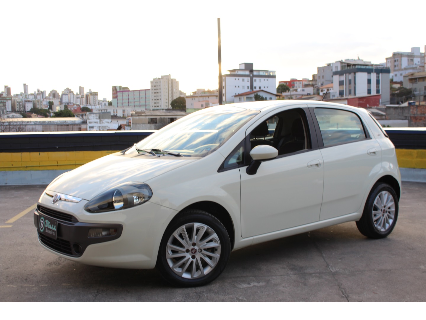 FIAT PUNTO 1.6 ESSENCE 16V FLEX 4P AUTOMATIZADO